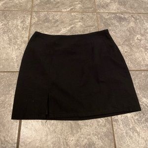 Black mini skirt with mini slit